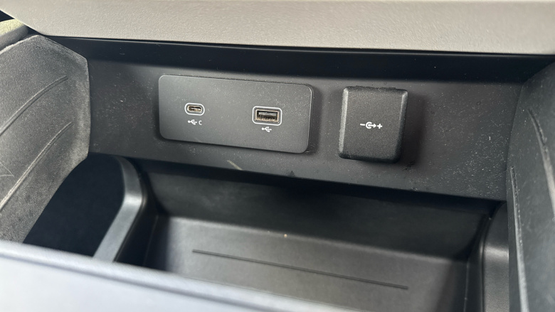 Land Rover Defender 2.0 D200 110 5dr Auto Diesel Estate